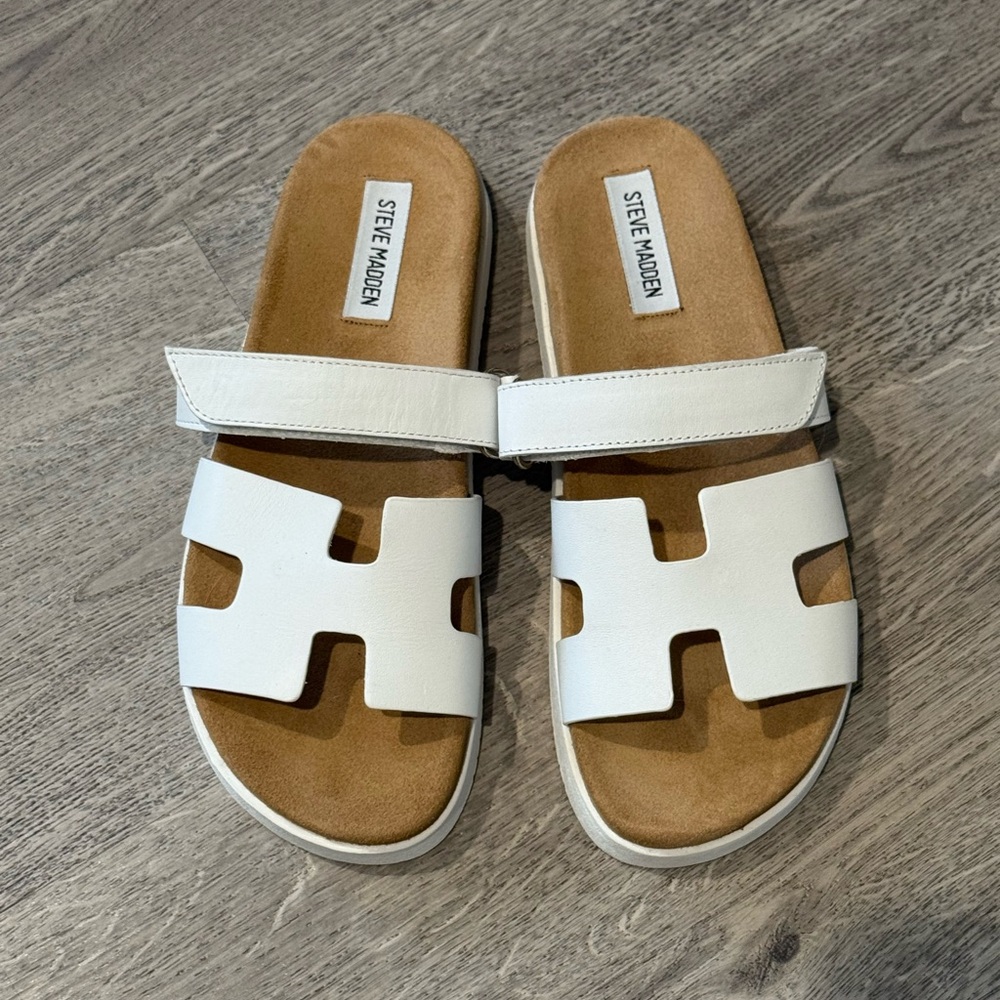 Steve Madden Mayven Slide Sandal in White/Camel